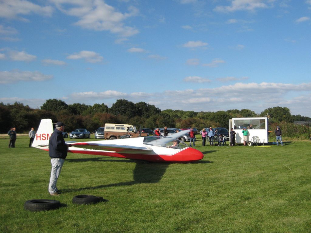 Ben ready to launch with Instructor Baz holding the wing.