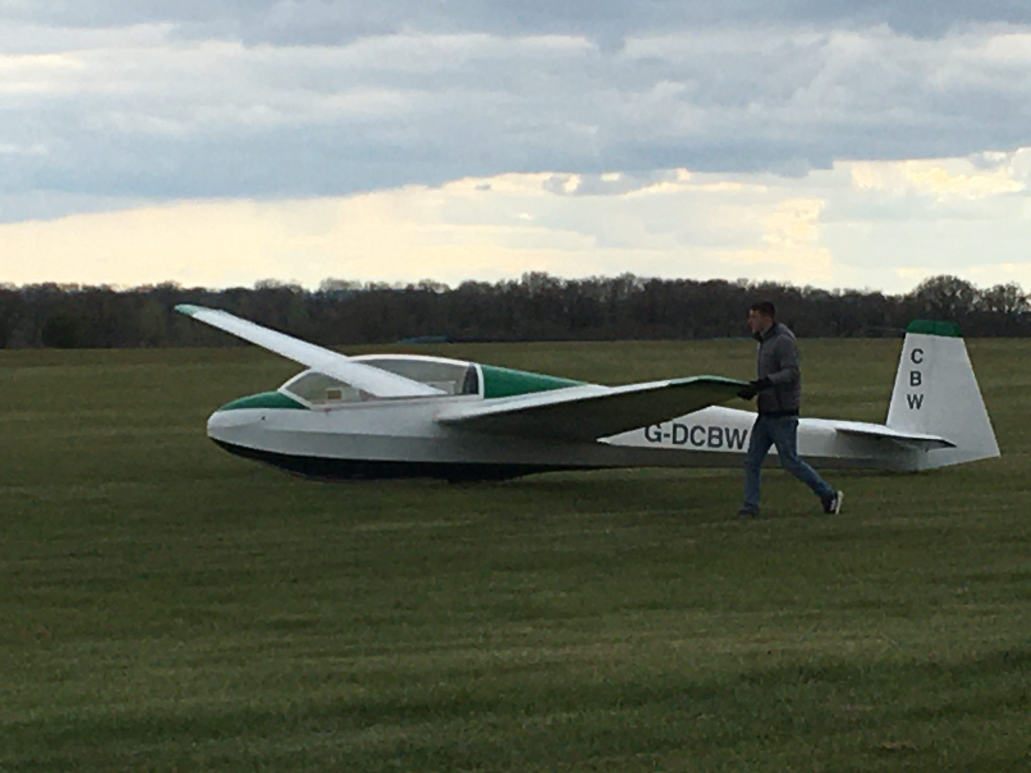 Junior Glider Pilot Elliot Goes Solo Stratford on Avon Gliding Club